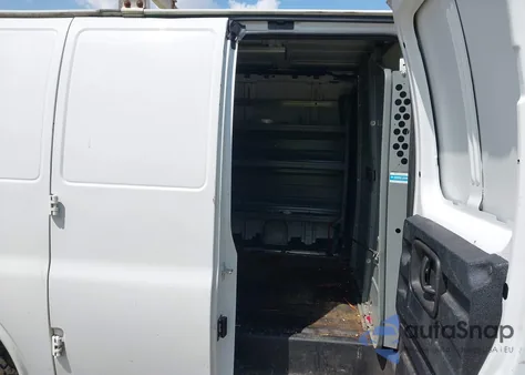 2014 Chevrolet Express 2500 Work Van z USA, uszkodzony, nr VIN 1GCWGFCAXE1148090